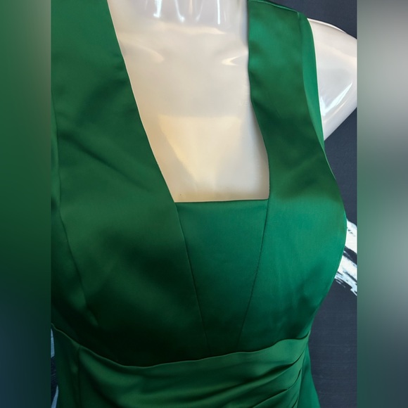 Gorgeous Jewel Tone Emerald Green Dress - Picture 2 of 5